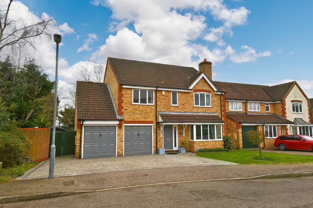 Pulham Avenue, Broxbourne EN10 5 bed detached house for sale £925,000