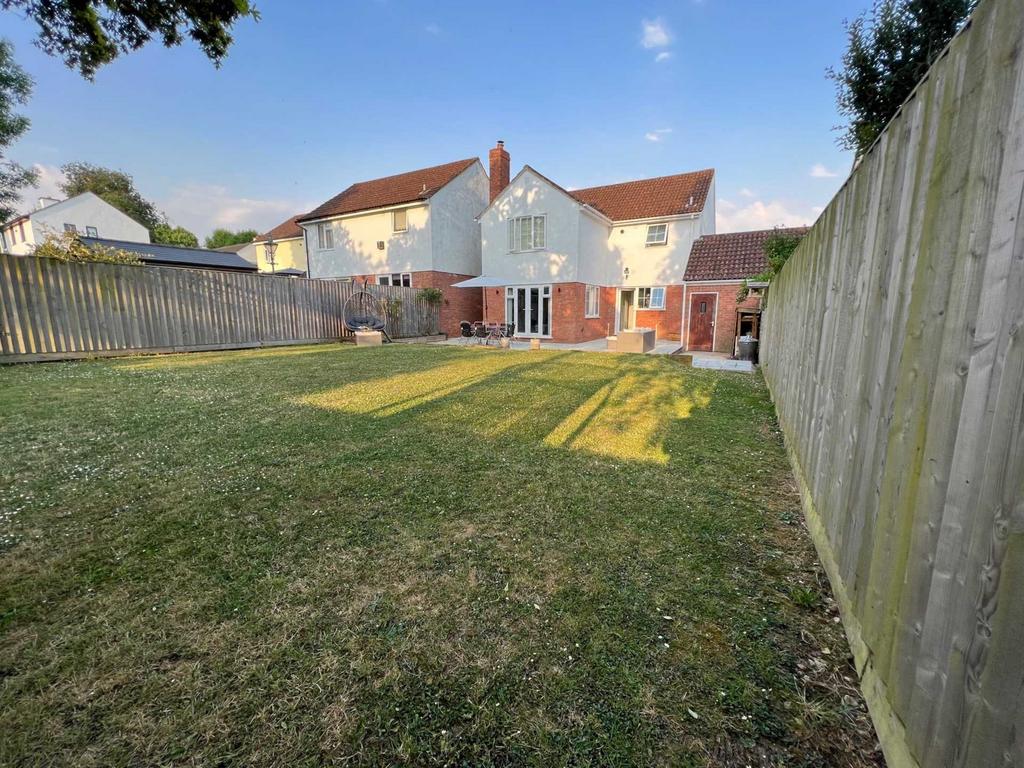 Dukes Way, Axminster, Devon 4 bed link detached house £415,000