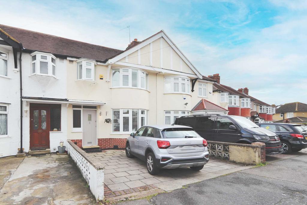 Egham Crescent, Sutton 3 bed terraced house £2,650 pcm (£612 pw)