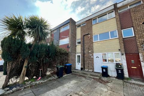 3 bedroom maisonette for sale, Westerdale, Hemel Hempstead, Hertfordshire, HP2 5TX