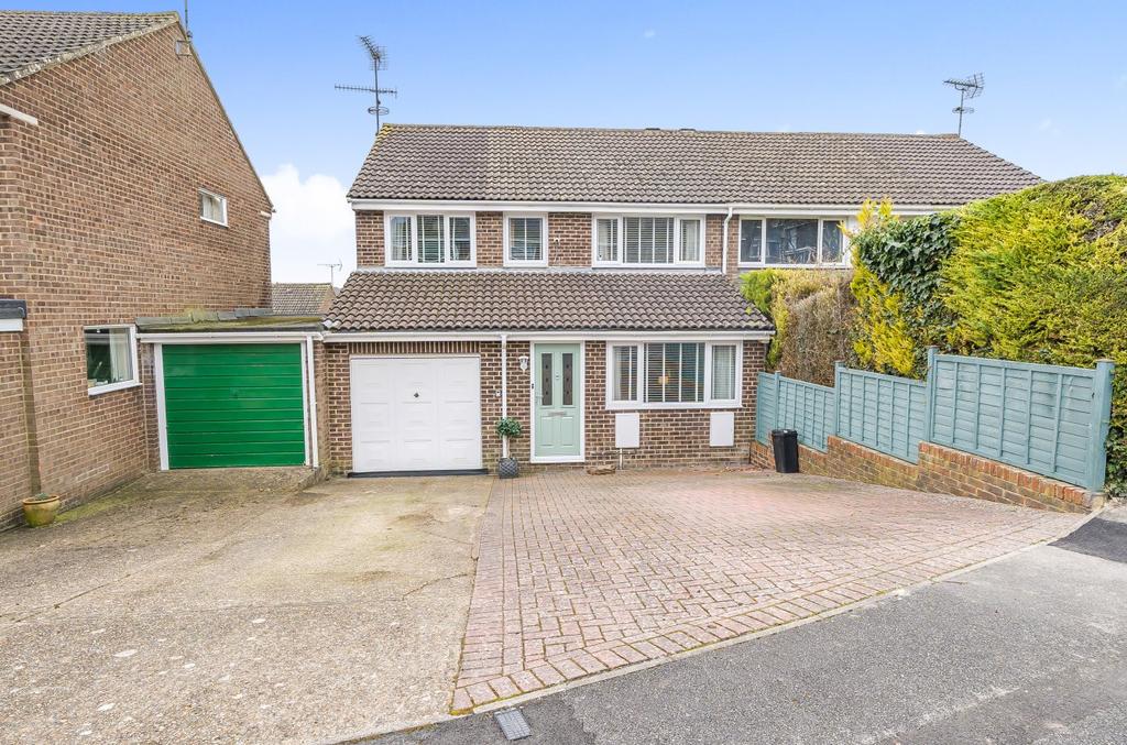 Thorpe Gardens, Alton, Hampshire 4 bed semidetached house for sale £425,000