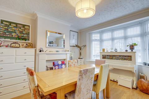 3 bedroom semi-detached house for sale, Prince Avenue, Southend-on-sea, SS2