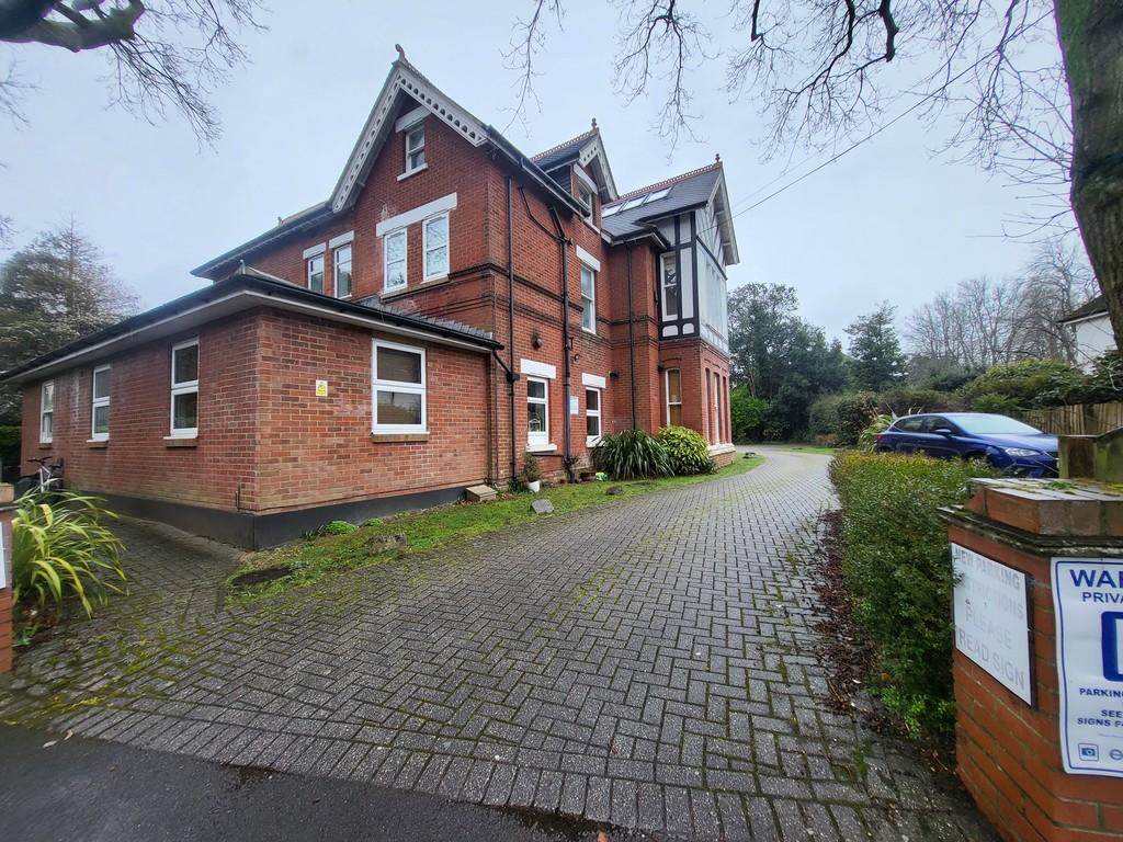 Lansdowne Road, Bournemouth 1 bed apartment £850 pcm (£196 pw)