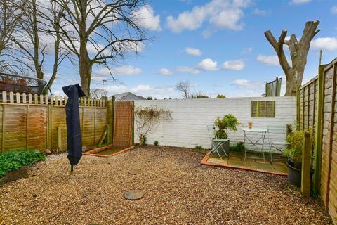 2 bedroom ground floor maisonette for sale - Forest Close, Horsham, West Sussex