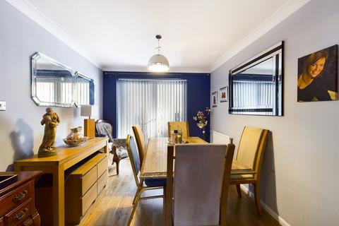 3 Foxton Close, Alrewas, Burton-on-trent, DE13 7FE