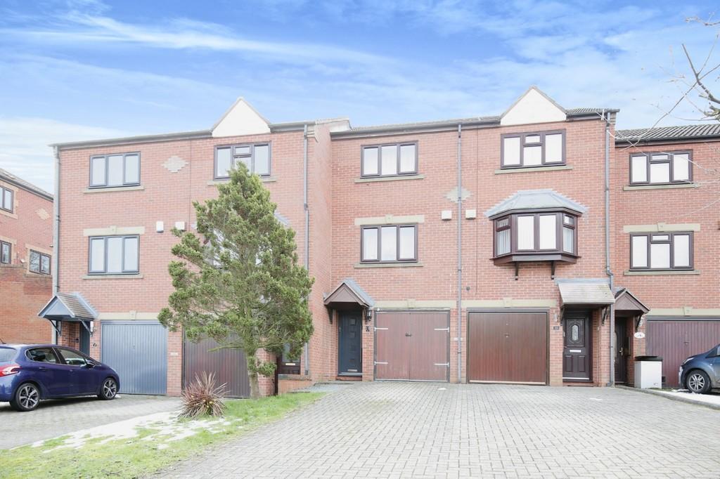 Woodland Way, Birchmoor 2 bed terraced house £175,000