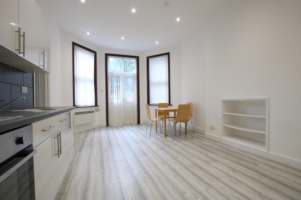 Park Avenue, Willesden, NW2 Studio £1,450 pcm (£335 pw)