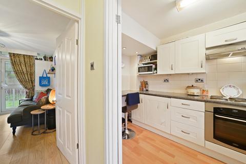 70 Gardner Close, London, E11 2HW