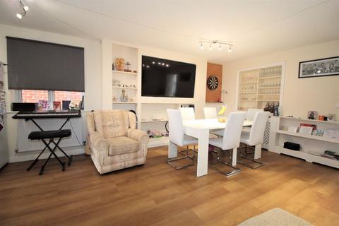 41 Hellyar Rise, Hedge End, Southampton, SO30 4DP