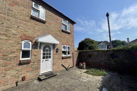3 bedroom terraced house to rent, Dolphin Mews, Chichester
