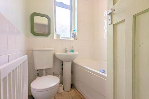 10 Hamilton Road, Feltham, TW13 4PW