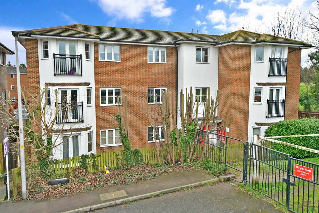 Castlemaine Avenue, Gillingham, Kent 2 bed apartment £185,000