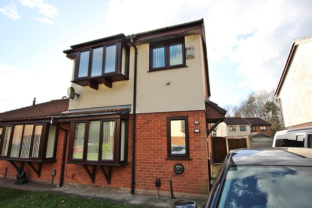 Bramshill Close, Birchwood... 3 bed semidetached house £850 pcm (£196 pw)
