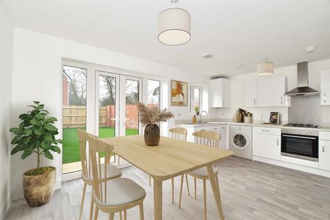 3 bedroom semi-detached house for sale - Gem Place, Eastergate, West Sussex