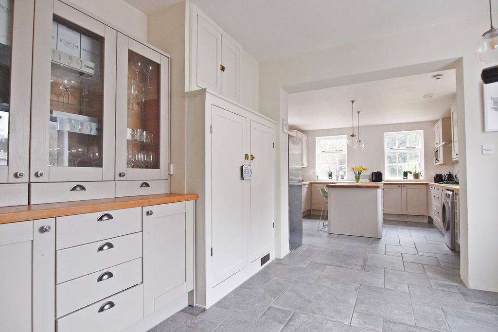 Stone Park Avenue, Beckenham, BR3 5 bed semidetached house £1,000,000