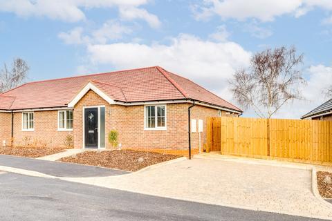 2 bedroom detached bungalow for sale - Lychfield Close, Northill, Bedfordshire, SG18