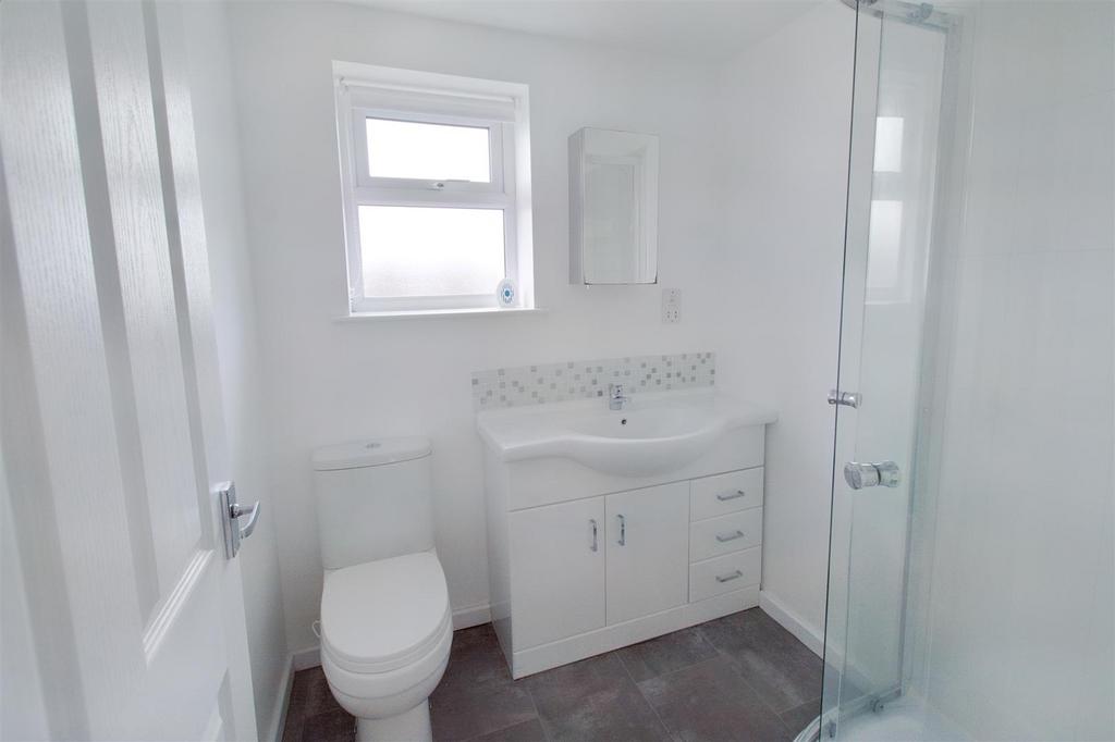 40b bathroom.jpeg
