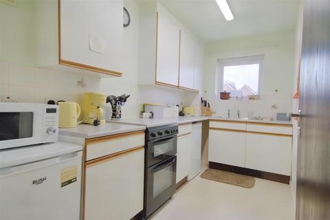 2 bedroom flat for sale, Sandby Court, Beeston, Nottingham