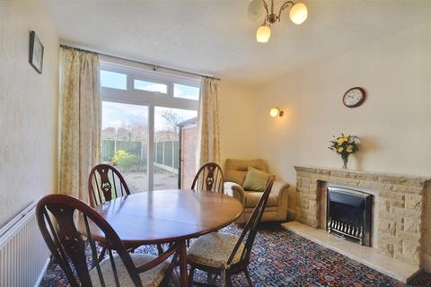 8 Warwick Avenue, Beeston, Nottingham, NG9 2HQ