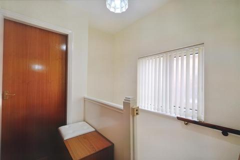 8 Warwick Avenue, Beeston, Nottingham, NG9 2HQ