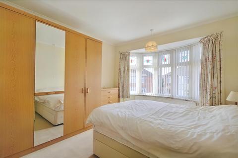 8 Warwick Avenue, Beeston, Nottingham, NG9 2HQ