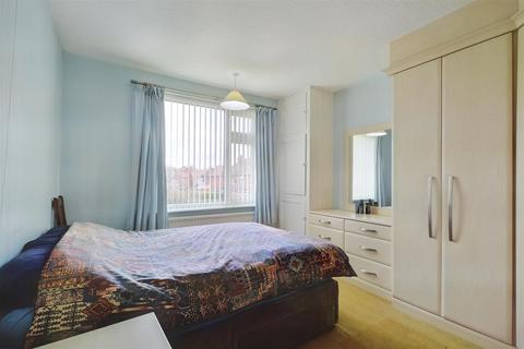 8 Warwick Avenue, Beeston, Nottingham, NG9 2HQ