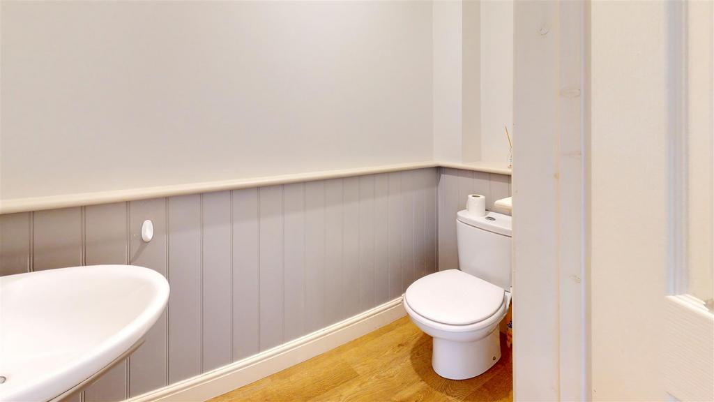 Moorhen-Close-Bathroom.jpg