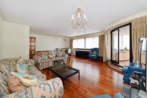 3 bedroom flat for sale, The Terraces, 12 Queens Terrace, St John's Wood NW8