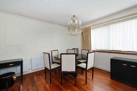 3 bedroom flat for sale, The Terraces, 12 Queens Terrace, St John's Wood NW8