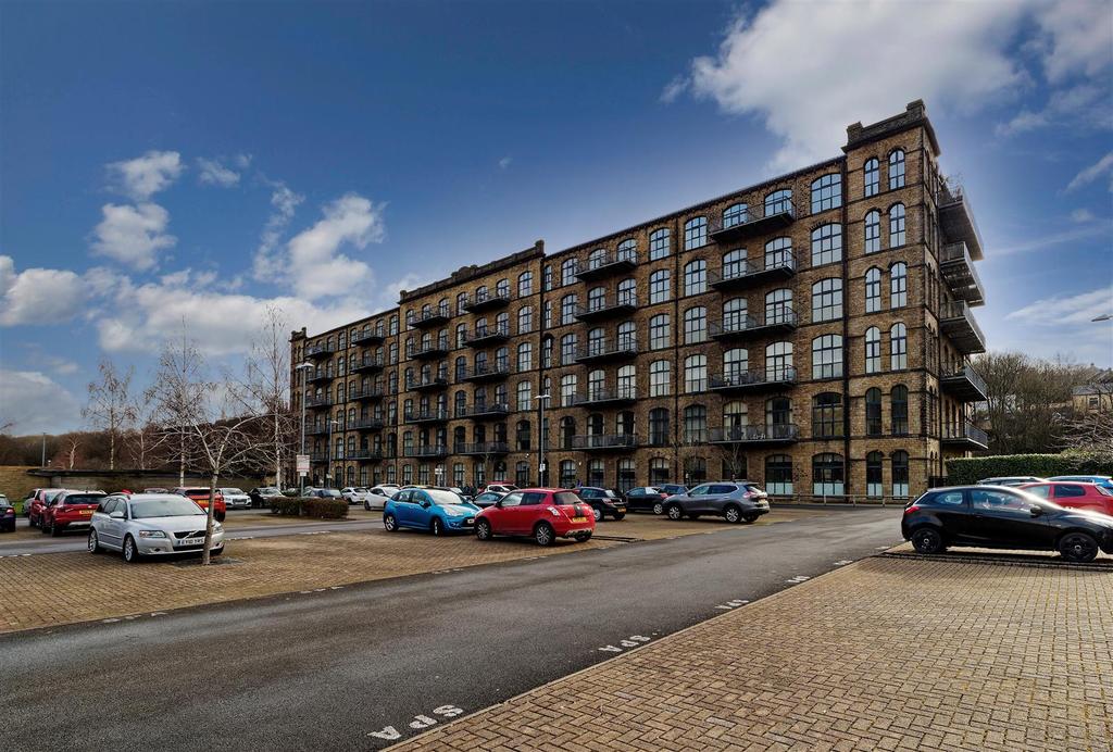 Low Westwood Lane, Linthwaite, Huddersfield 2 bed apartment £135,000
