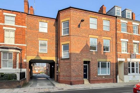 1 bedroom flat to rent - St. Giles Court, Gillygate, York, YO31 7EF