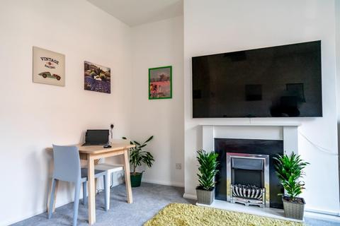 1 bedroom flat to rent - St. Giles Court, Gillygate, York, YO31 7EF