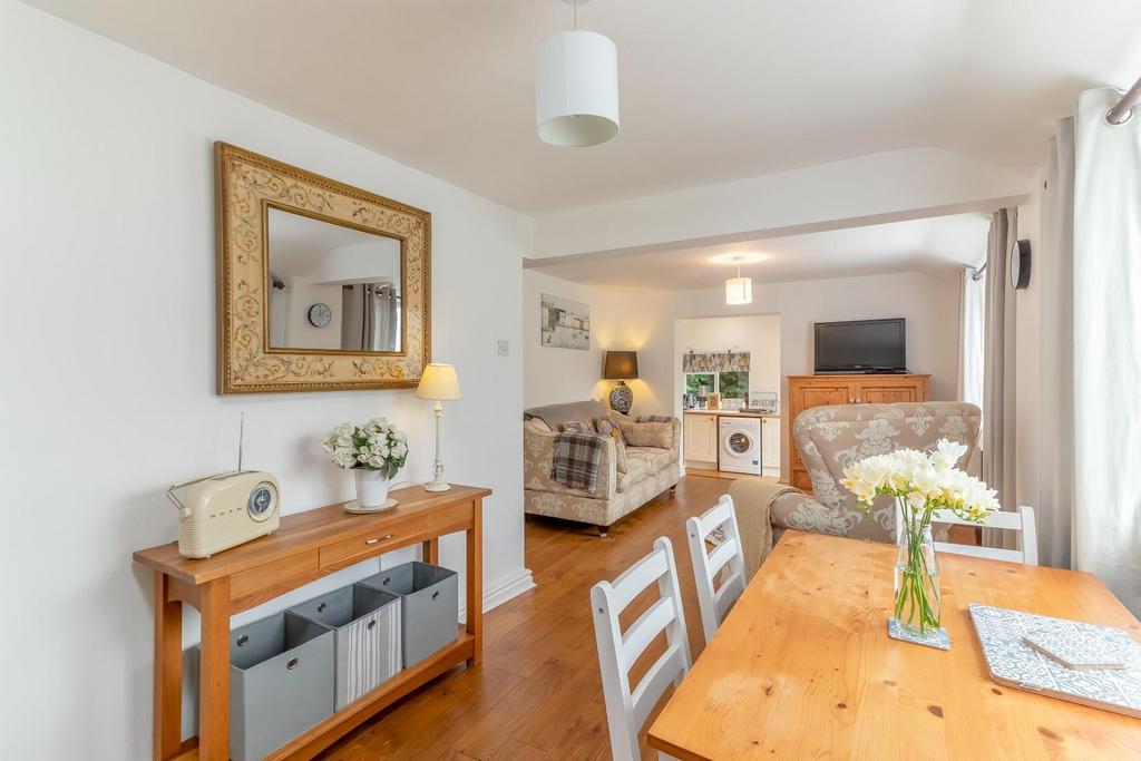 Cottage Dining Area.jpg