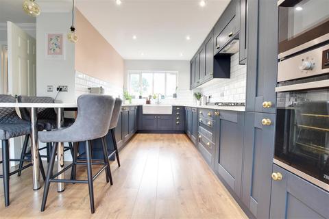 3 bedroom detached house for sale - Newts Way, St. Leonards-On-Sea
