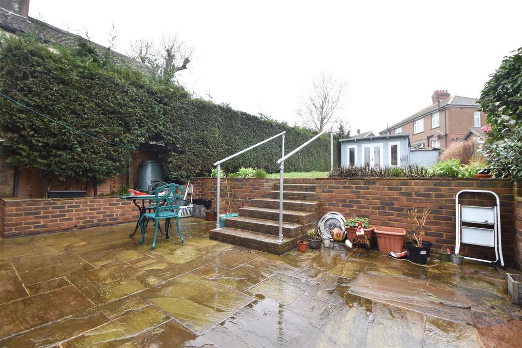 Alfred Road, Hastings 2 bed detached house £350,000