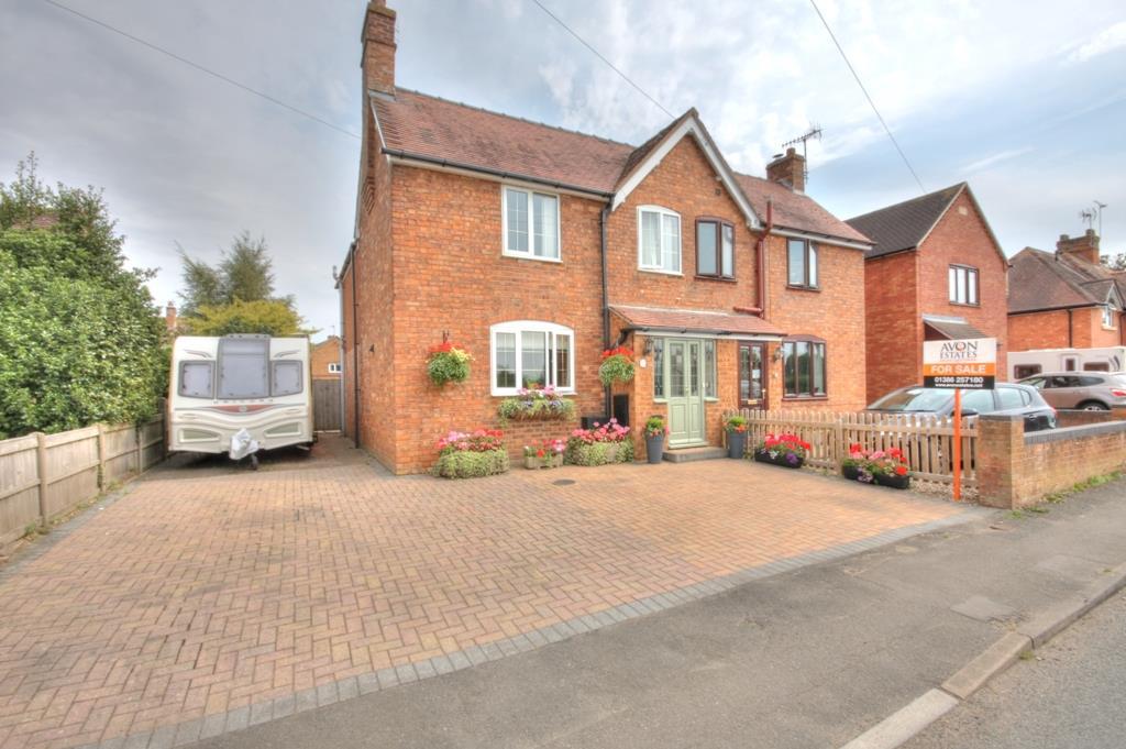 Manor Road, Wickhamford, Evesham 2 bed semidetached house for sale £