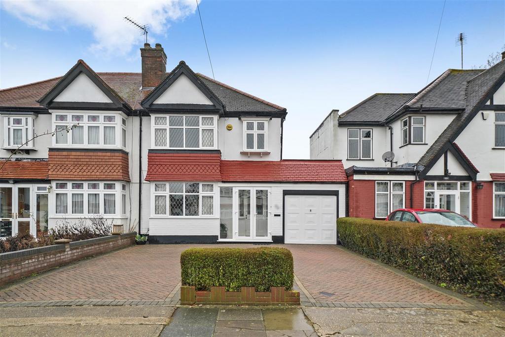 The Fairway, WEMBLEY 3 bed semidetached house for sale £800,000