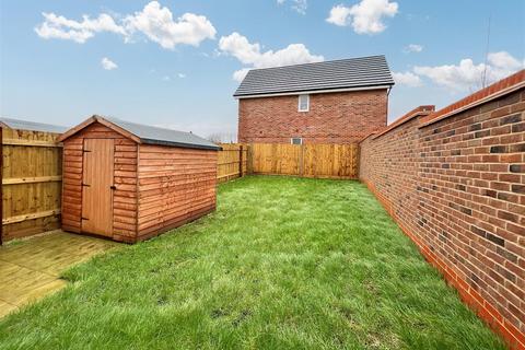 4 bedroom detached house for sale - Welmore Grove, Green Lane Meadows, Farnham