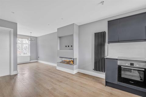 2 bedroom flat to rent - Upper Richmond Road West, East Sheen, SW14
