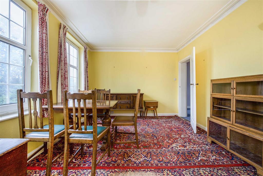 Sion Road, Twickenham 3 bed apartment for sale £500,000