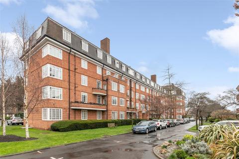 142 Watchfield Court, London, W4 4NE