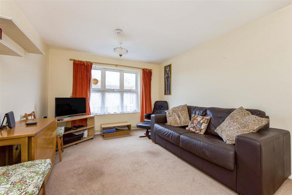 Ivybridge Close, Twickenham 2 bed flat £385,000