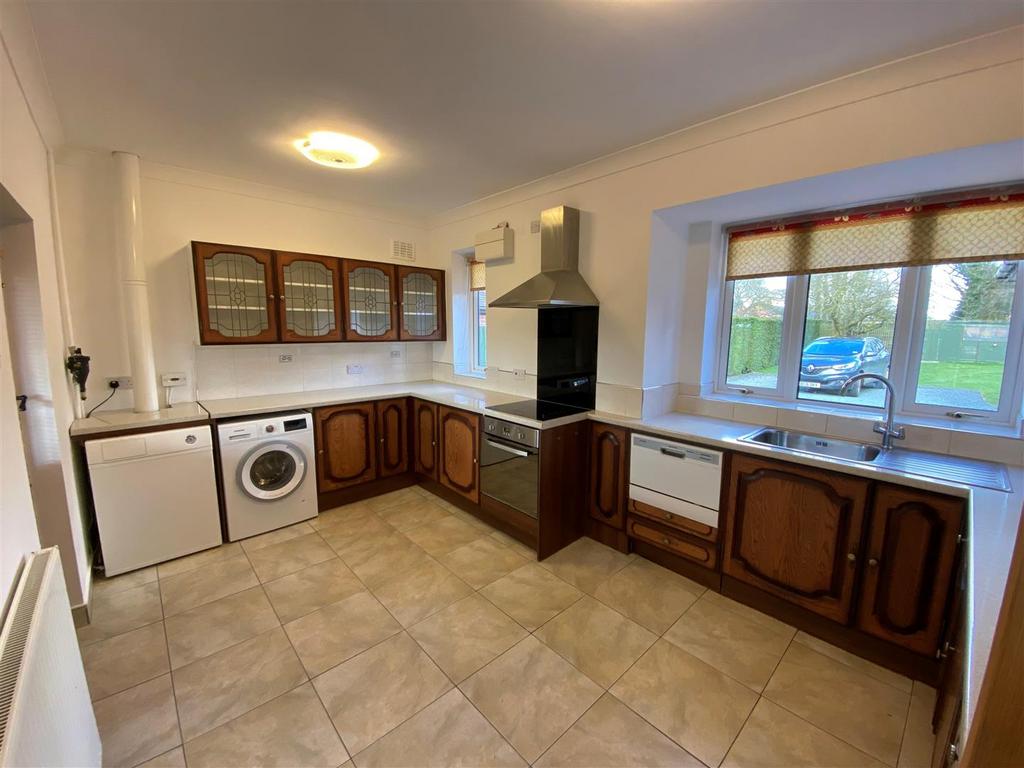 Golf House Lane, Prees Heath, SY13 3JU 3 bed bungalow £1,100 pcm (£