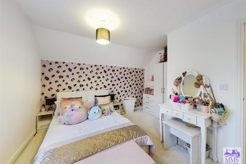 42 Butlers Park Way, Strood, Rochester, ME2 2GN