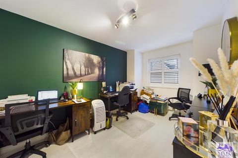 42 Butlers Park Way, Strood, Rochester, ME2 2GN