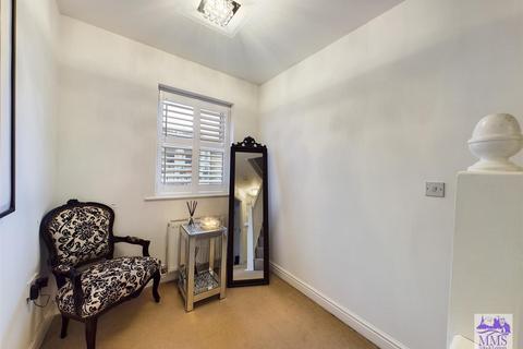 42 Butlers Park Way, Strood, Rochester, ME2 2GN