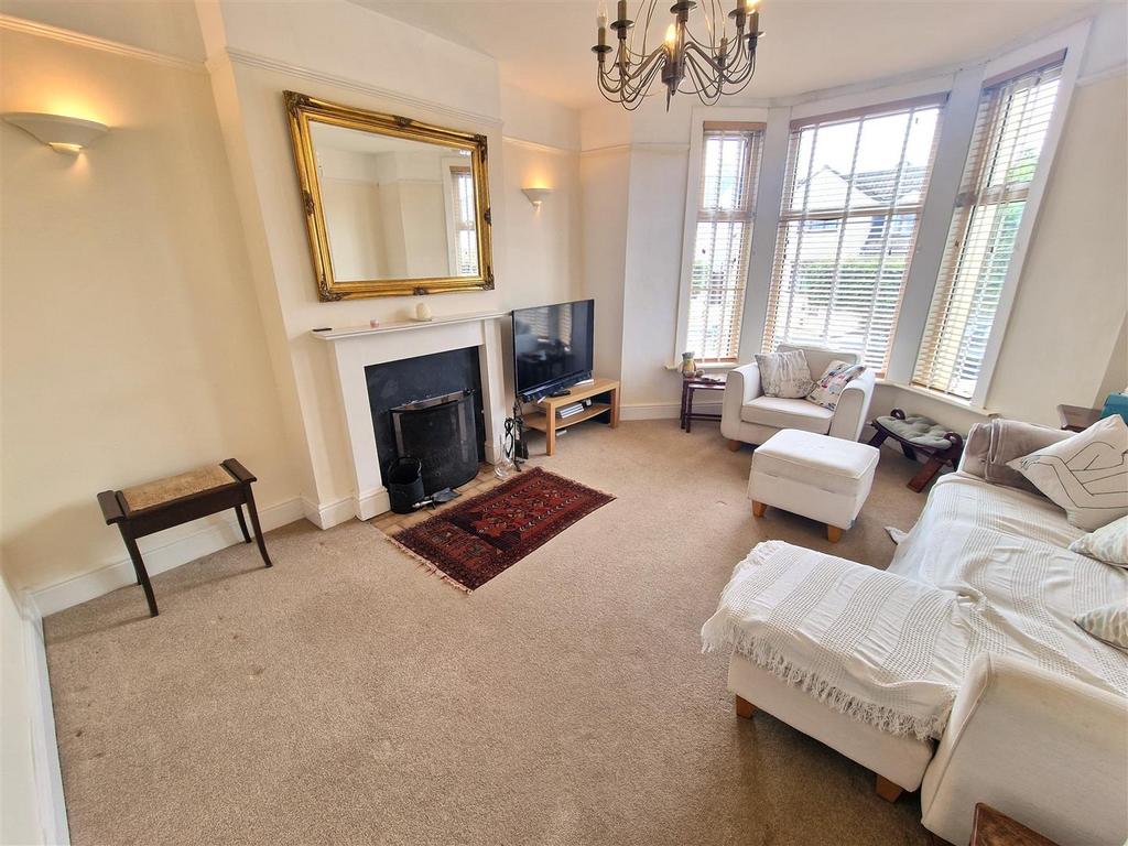 Living Room.jpg