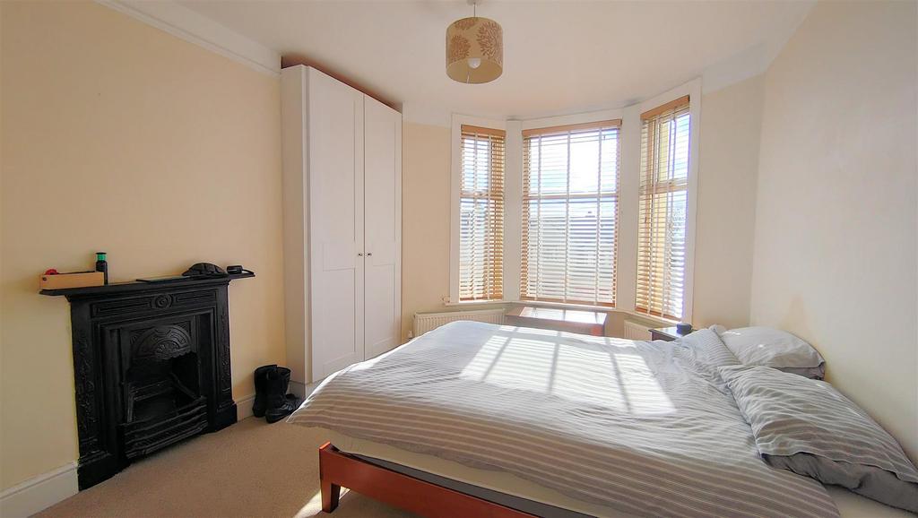 Bedroom 1.jpg