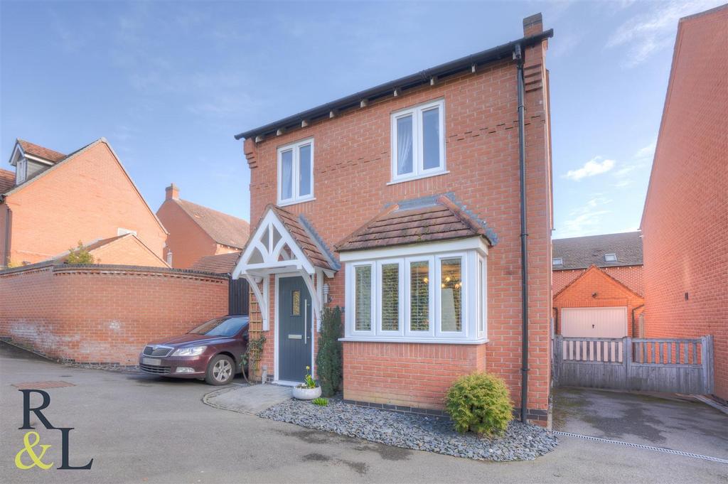 Moray Close, Church Gresley 3 bed detached house £280,000