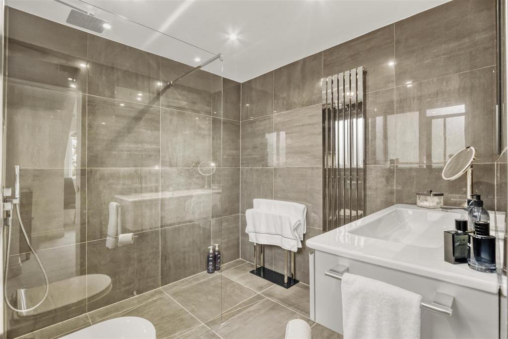 En suite to bedroom one